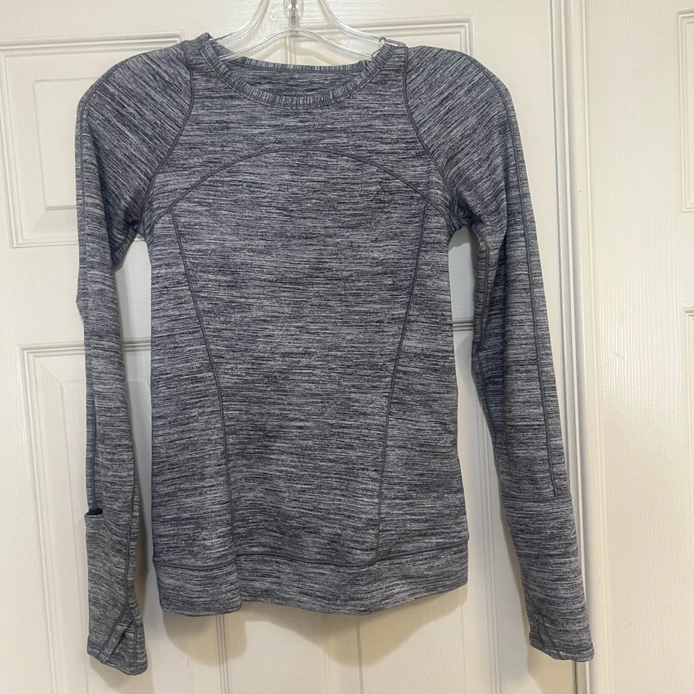 Lululemon Long Sleeve Athletic‎ Top size 4